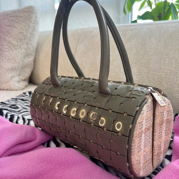 Chanel Puzzle Piece Barrel Bag - Picture 3 of 6